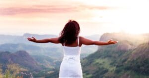 Pessoas que rejeitam a religião em que foram criadas geralmente possuem estas 8 características Pessoas que rejeitam a religião em que foram criadas geralmente possuem estas 8 características